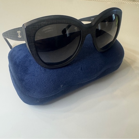 CHANEL Matte Black Butterly Tweed Effect Sunglasses 5332-A Gray Gradient CC Logo - Picture 3 of 8